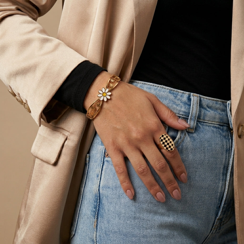 Daisy Bloom Bangle – Gold Cuff with Flower