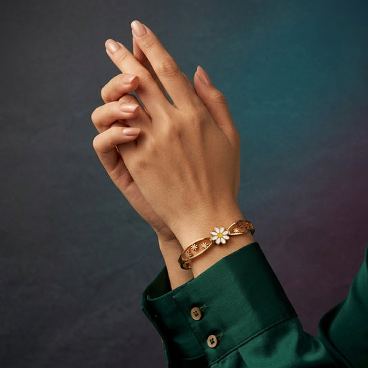 Daisy Bloom Bangle – Gold Cuff with Flower