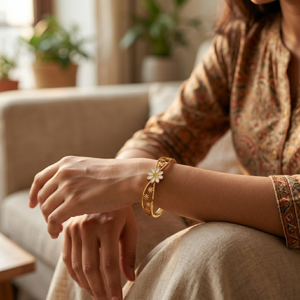 Daisy Bloom Bangle – Gold Cuff with Flower